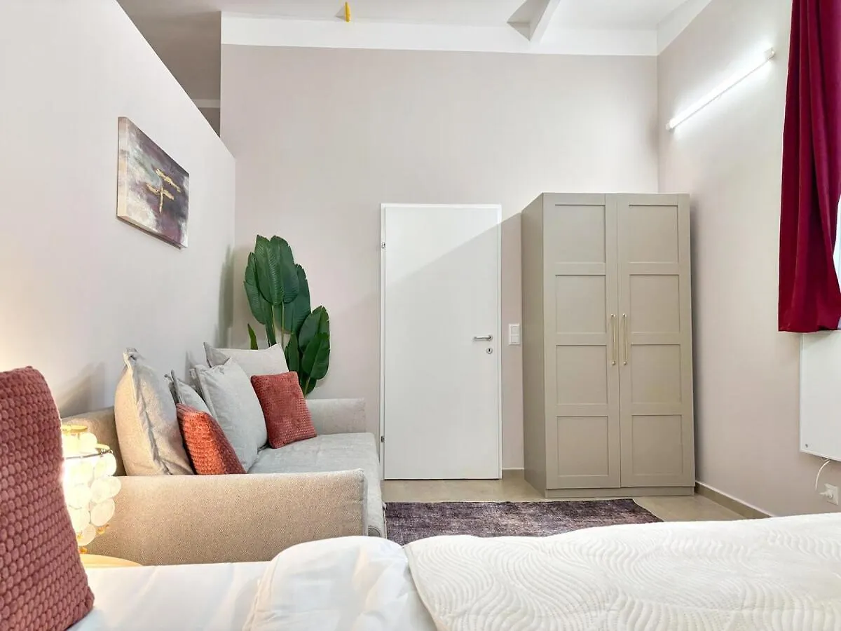 2 Min To Metro I 2 Floors I Fast Wifi I Modern Design Apartment Vienna