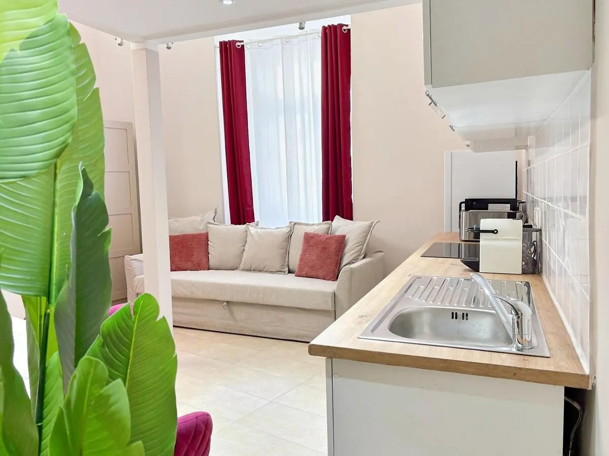 2 Min To Metro I 2 Floors I Fast Wifi I Modern Design Apartment Vienna