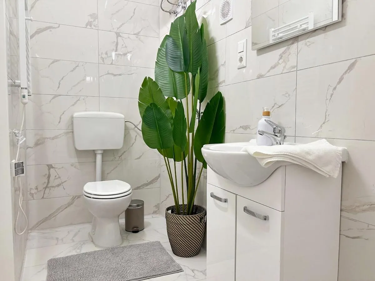 2 Min To Metro I 2 Floors I Fast Wifi I Modern Design Apartment Vienna