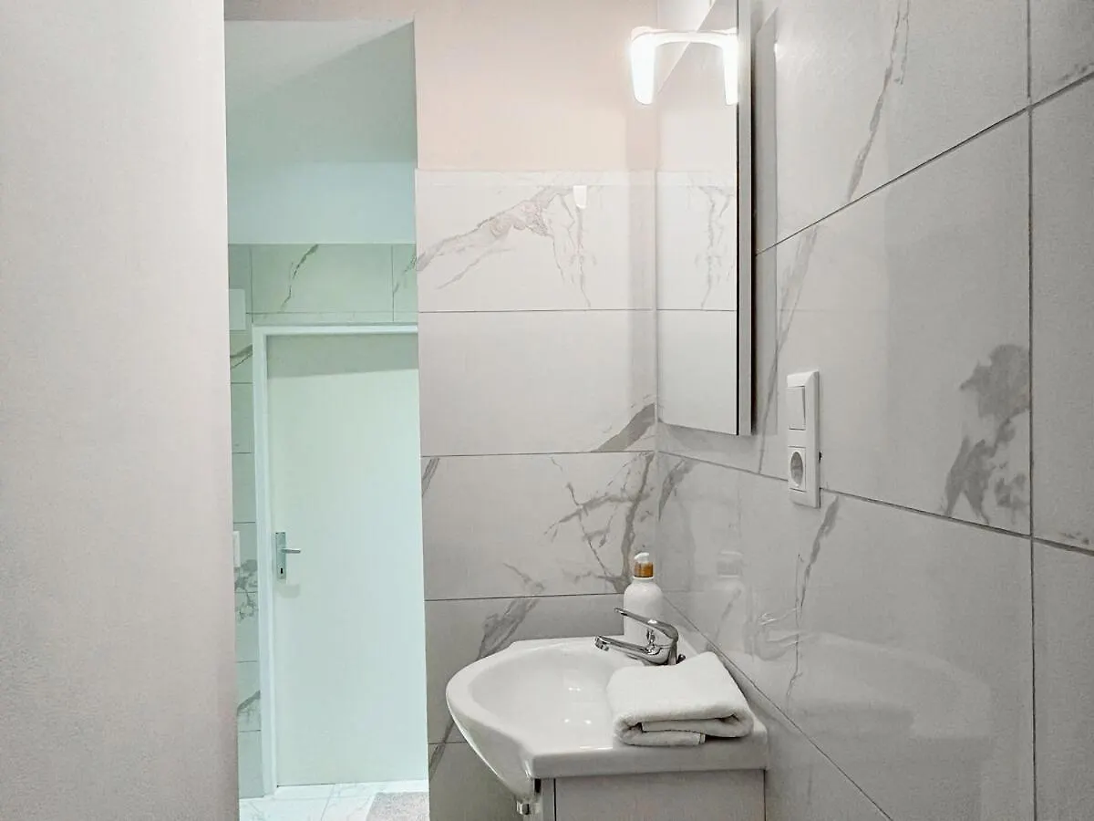 2 Min To Metro I 2 Floors I Fast Wifi I Modern Design Apartment Vienna