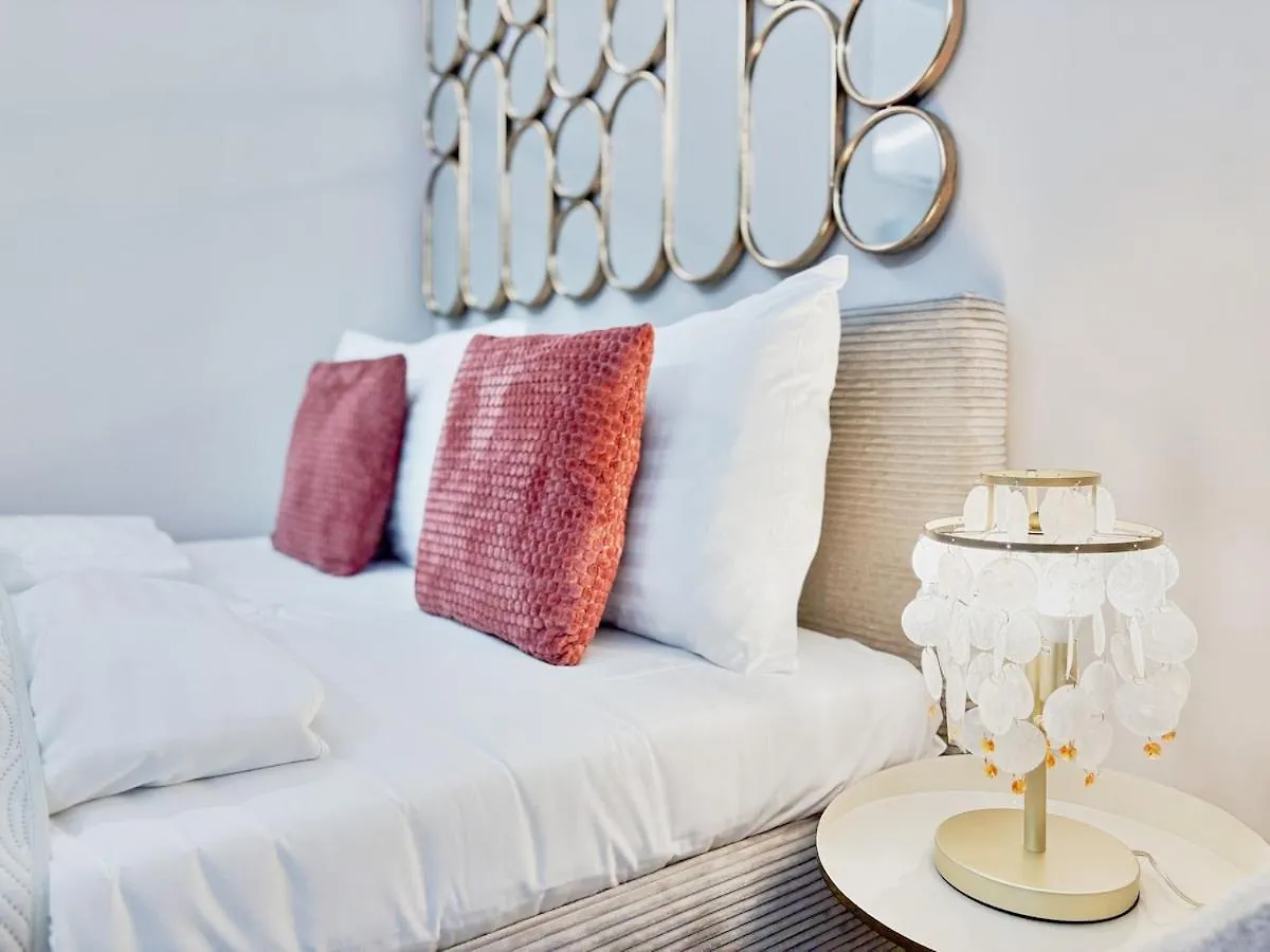 2 Min To Metro I 2 Floors I Fast Wifi I Modern Design Apartment Vienna
