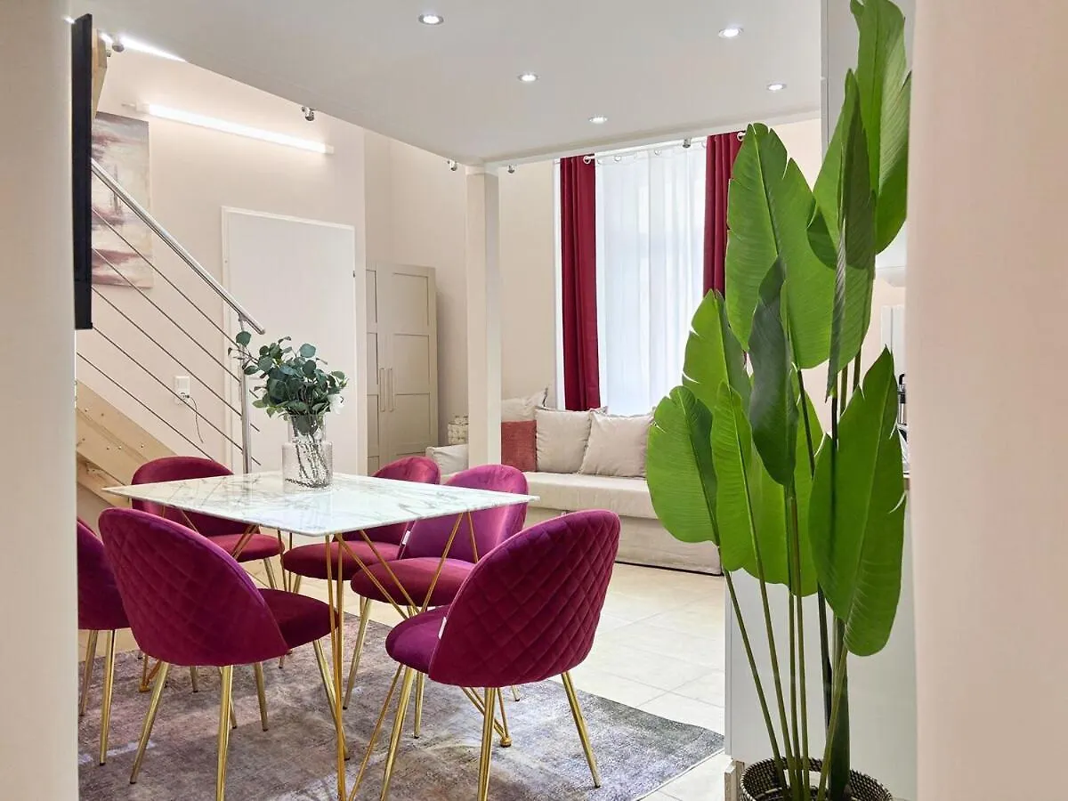 2 Min To Metro I 2 Floors I Fast Wifi I Modern Design Apartment Vienna 0*,  Austria